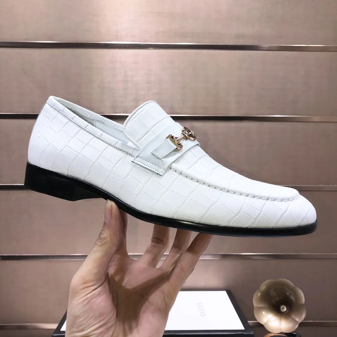 Men's shoes💰500💰Italy's top luxury men's shoe giant (GUCCI) (Gucci) (full cowhide lining) new arrival🍃Original European style🔰 Pleasant to the eye😍In order to make the shoes more durable and non-deformable🌀The production continues to follow traditional methods but there is still no lack of innovation💪Choose original sheepskin for the leather♻️ Smooth and natural And extra bright ⭐Made of imported cowhide, the first choice of rich people 38-45 (45 customized)